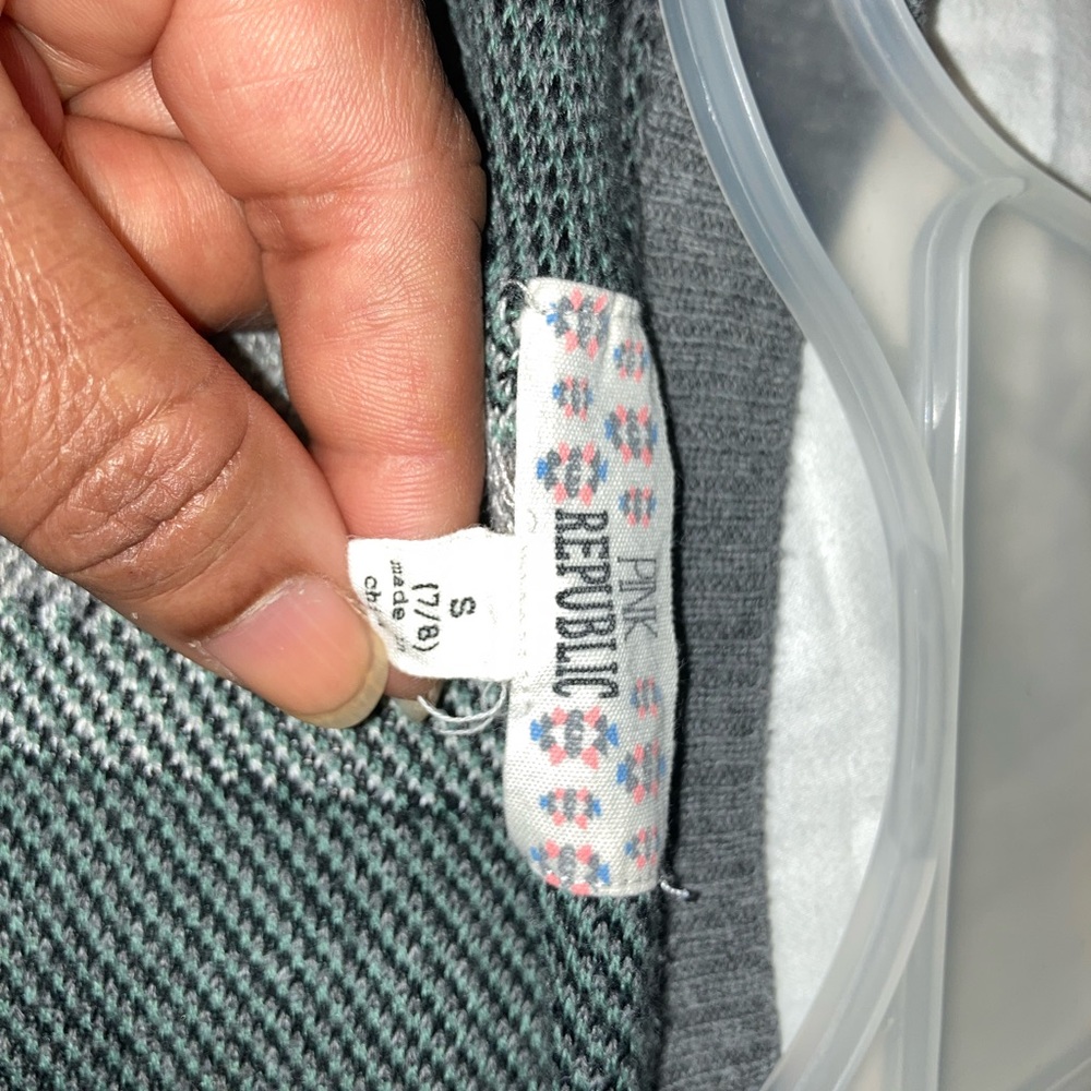 Sweater - Picture 5 of 6
